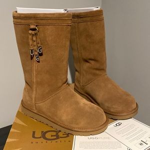 UGG Larynn Charm Boots Size: 6K Big Kids, Woman’s 8